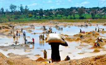 Denunciati i giganti della tecnologia per sfruttamento minorile nelle miniere di cobalto in Congo