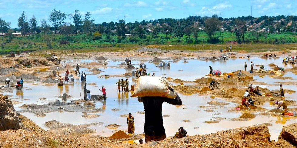 Denunciati i giganti della tecnologia per sfruttamento minorile nelle miniere di cobalto in Congo